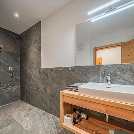 Hahnenkamm アパート